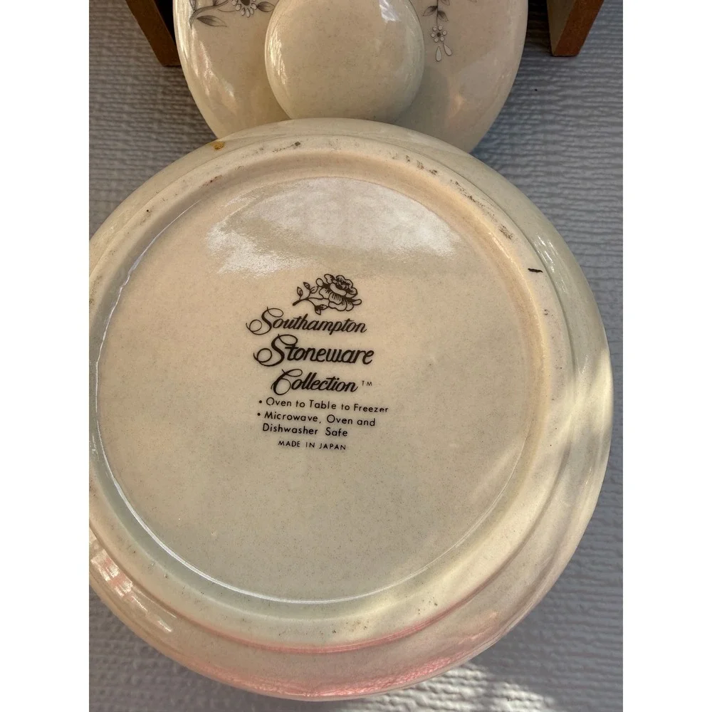 Southampton Stoneware Floral Lidded Casserole Dish Bean Pot Made in Japan Cream